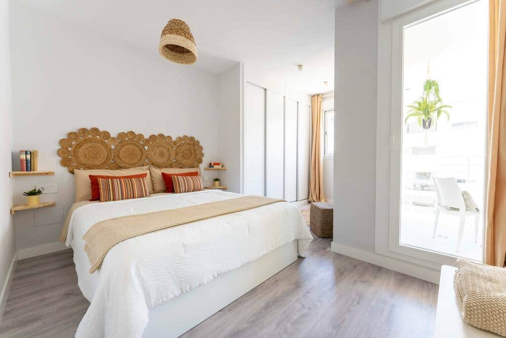 Dormitorio con vestidor
