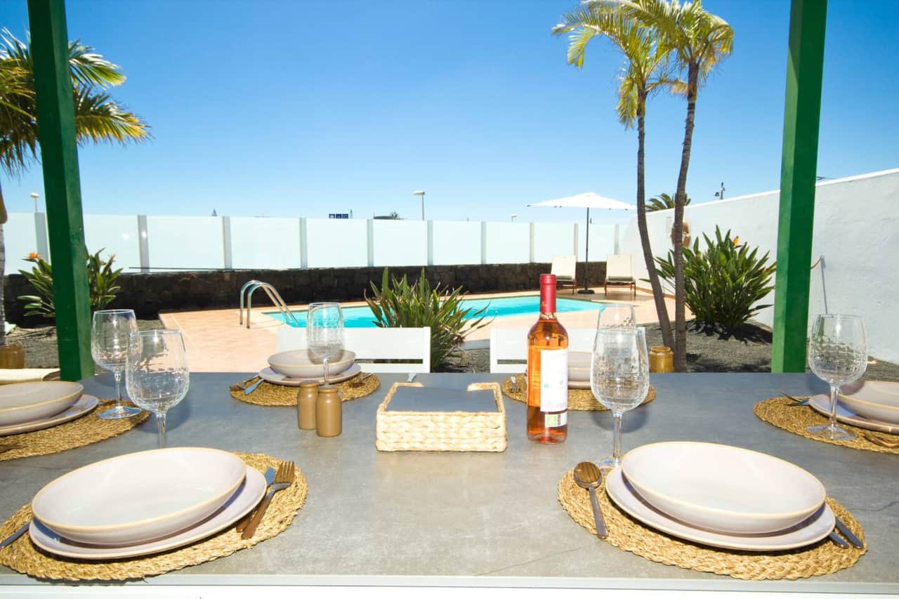 Outdoor dining area beside the private pool in Playa Blanca Lanzarote