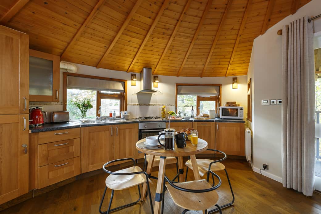 Kitchenette & Dining Space
