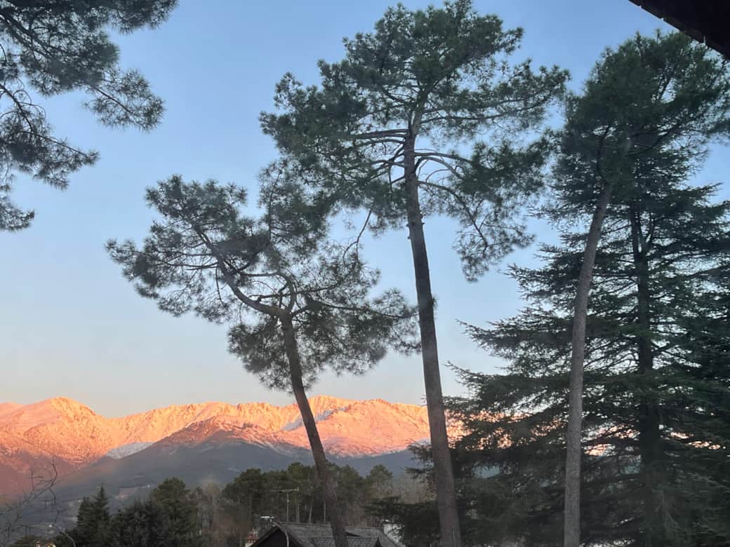 Amanece rosa la sierra de Gredos