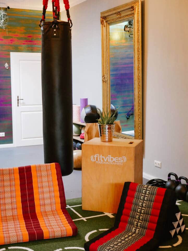 Unsere Thailändische Sofa Lounge bietet Platz für 4 Personen um gemütlich ein Buch zu lesen oder einfach nur zu entspannen.