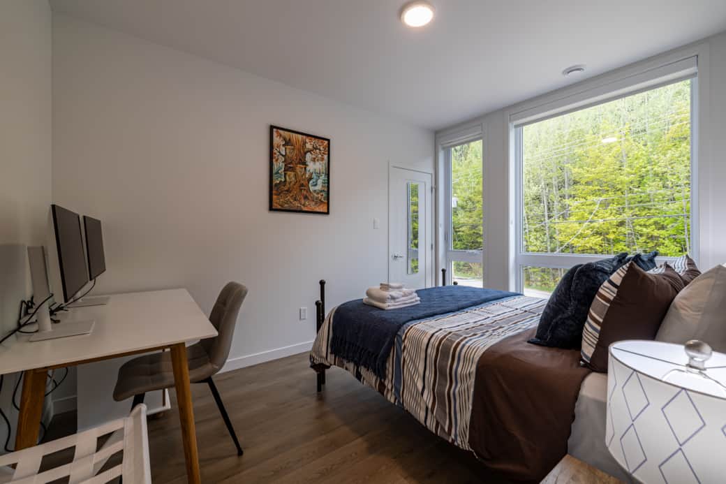 chambre avec bureau