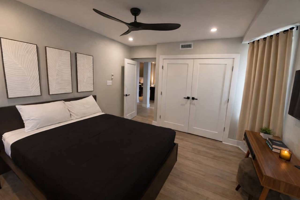  A comfortable queen-sized bed for a restful night's sleep. You'll find a flat-screen TV with Roku channels for entertainment . Also includes a spacious closet ,work desk ,and darkening curtains to ensur a goodnight sleep.