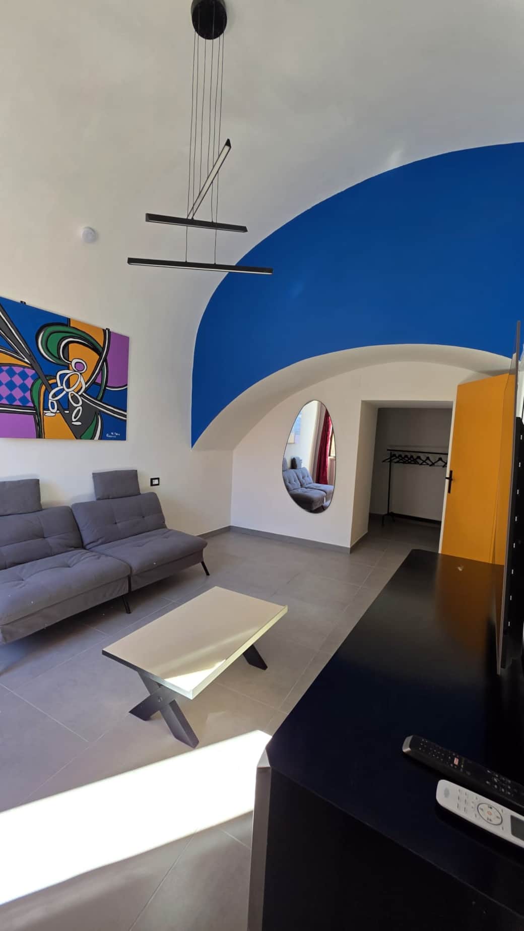 Agli Archi Eco House: stile anni '70 pop art e minimalista, ambiente  salubre senza profumi