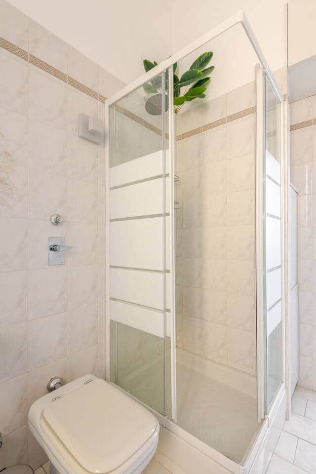 Bagno con doccia