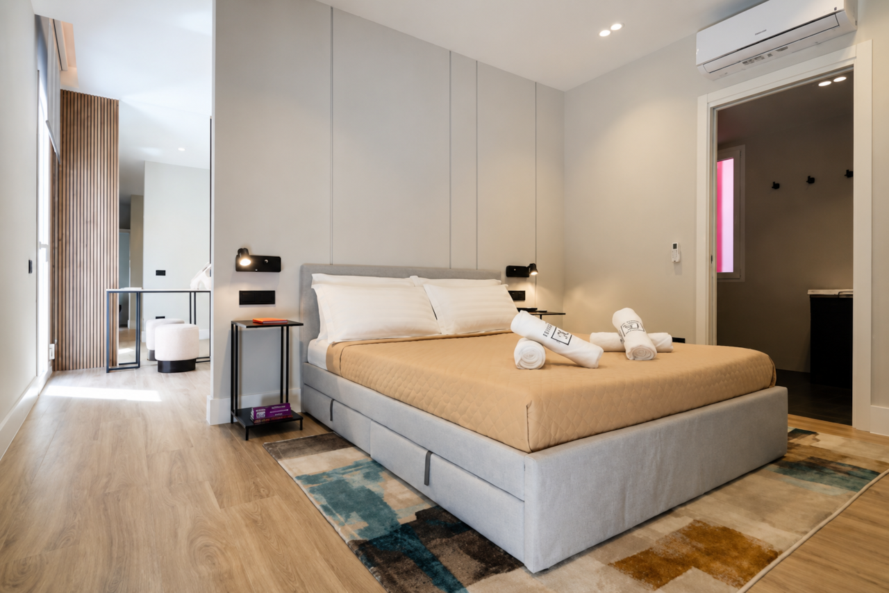 Cavour 31a olbia modern bedroom king bed