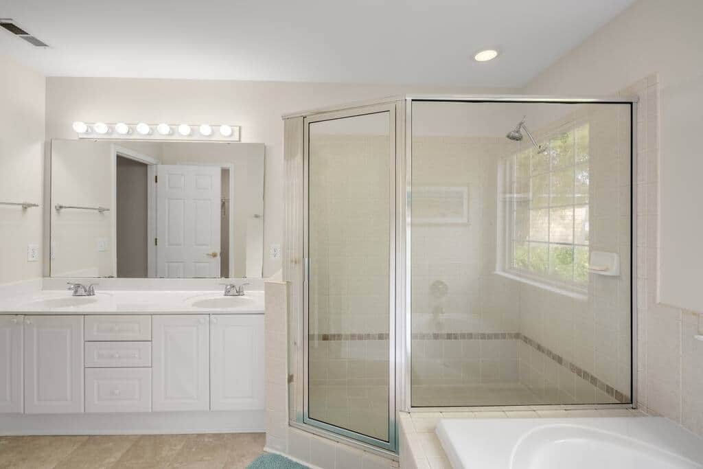 Spacious shower. Spacious shower.