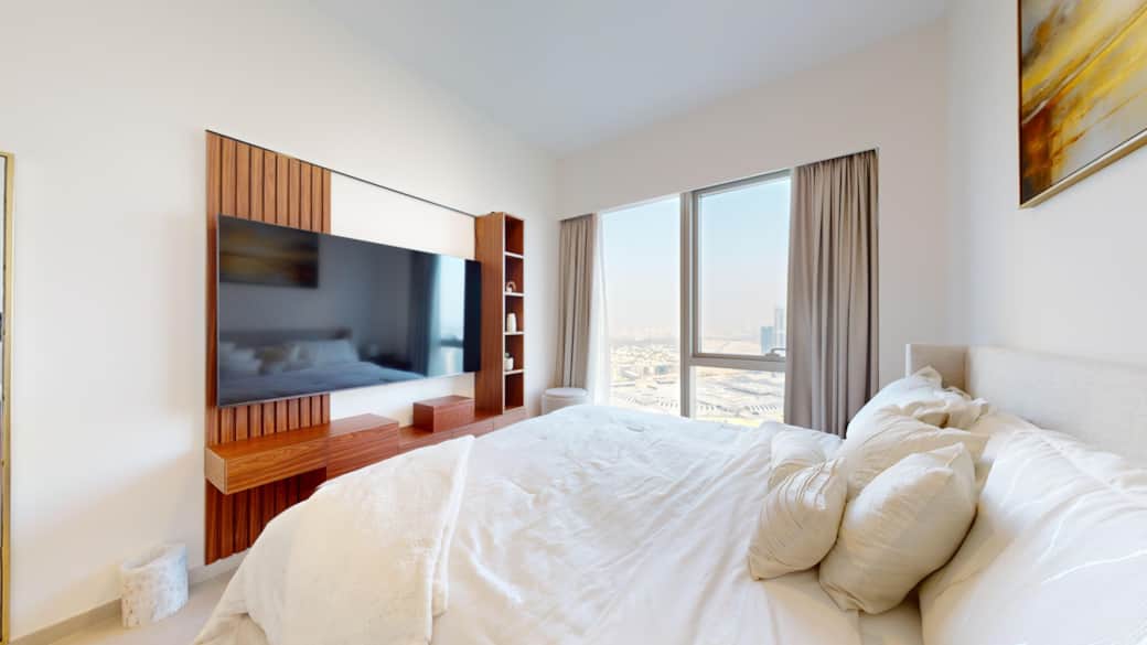 PILLOW-Grande-Downtown--Bedroom Main 3