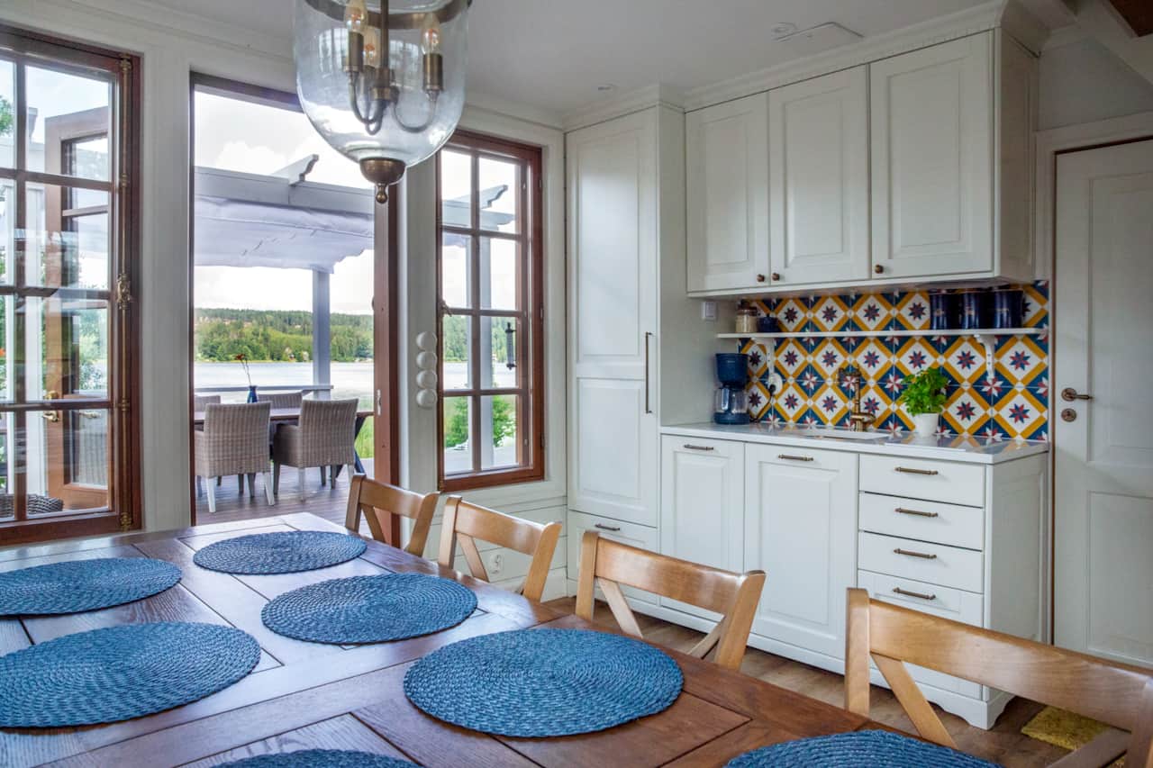 Fully equipped kitchen with dining table for 10