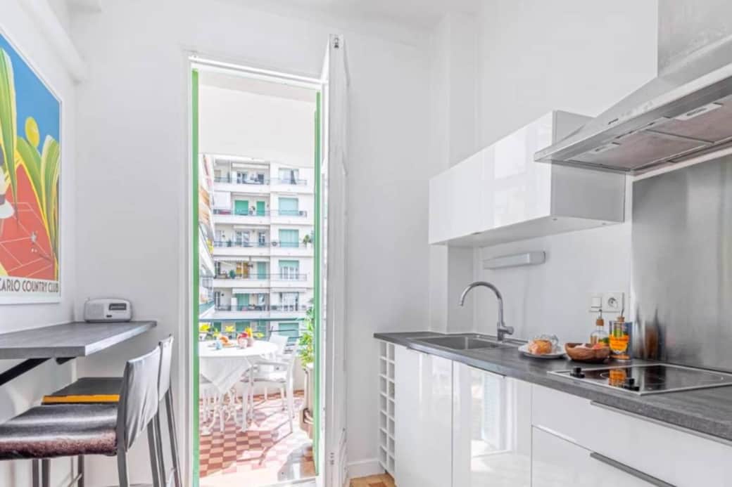 Fully equipped kitchen with access to the balcony Fully equipped kitchen with access to the balcony
