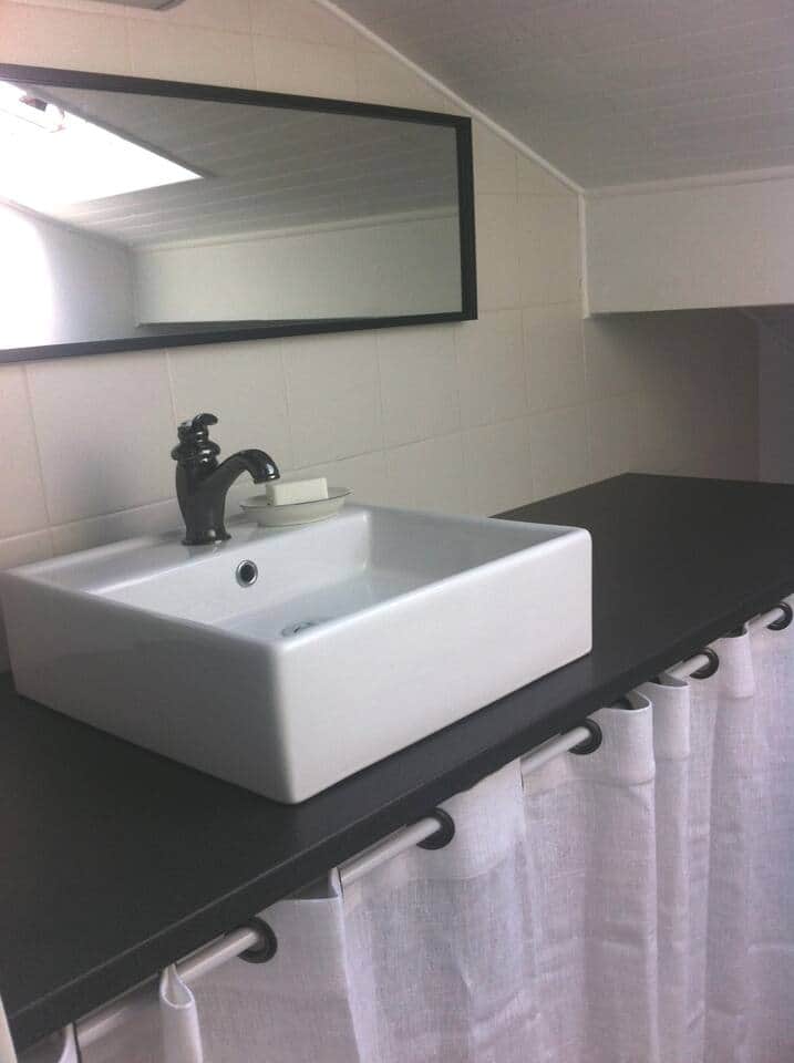 Salle de Bain du haut avec douche