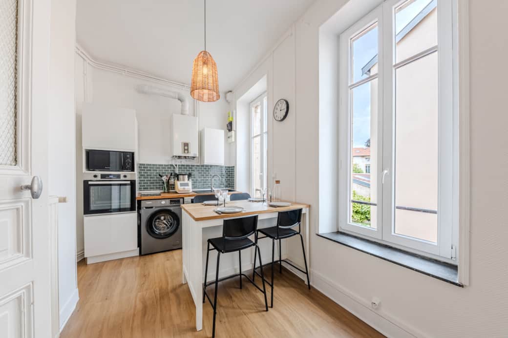 Cuisine standing host