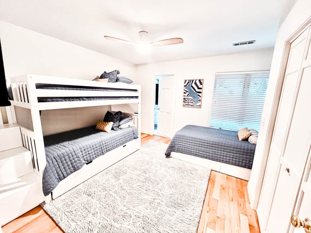 4 Twin Bunk Room (XLT, T, T, T-trundle)