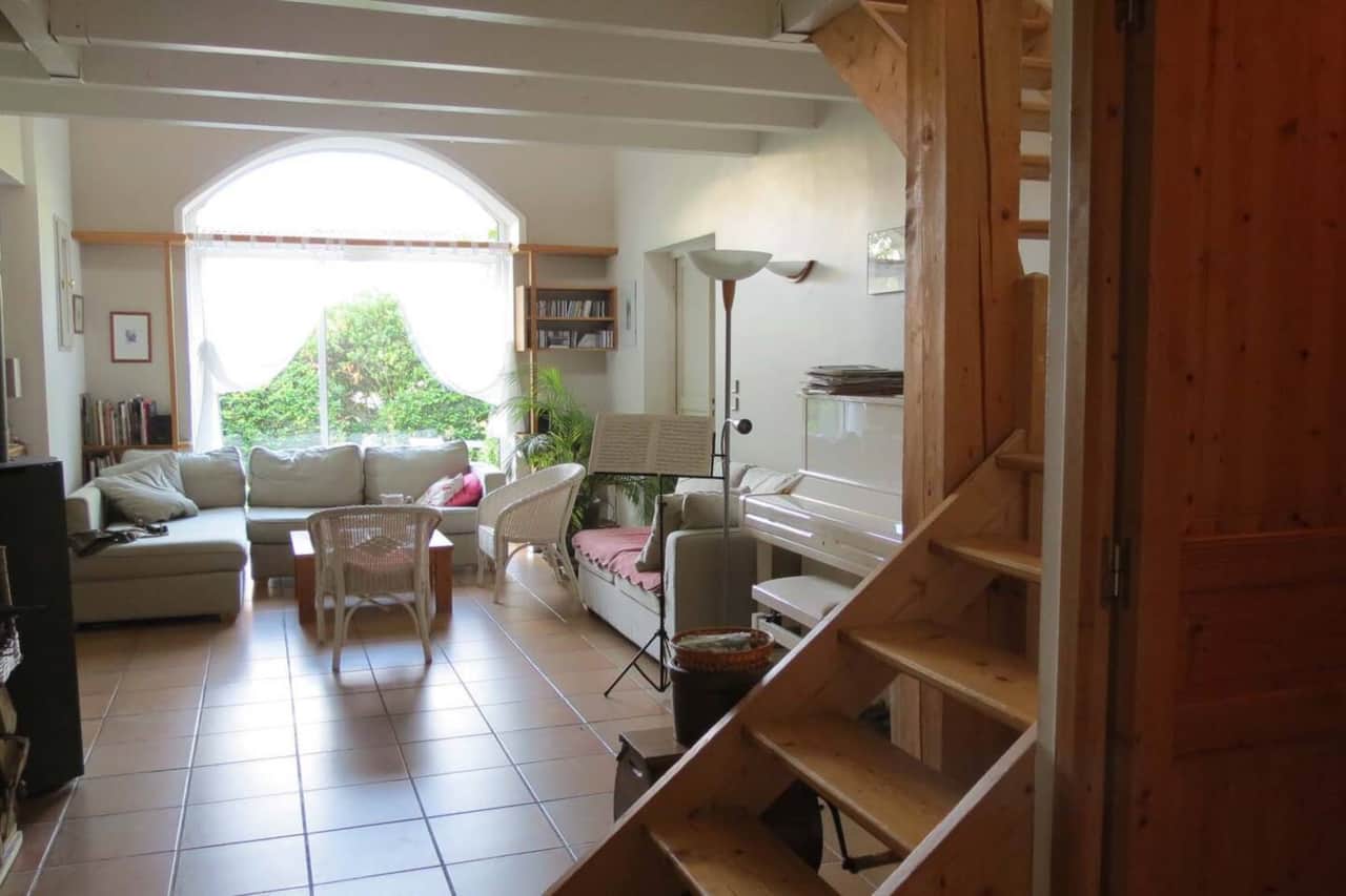 Salon;canapé;fenêtre;lumineux