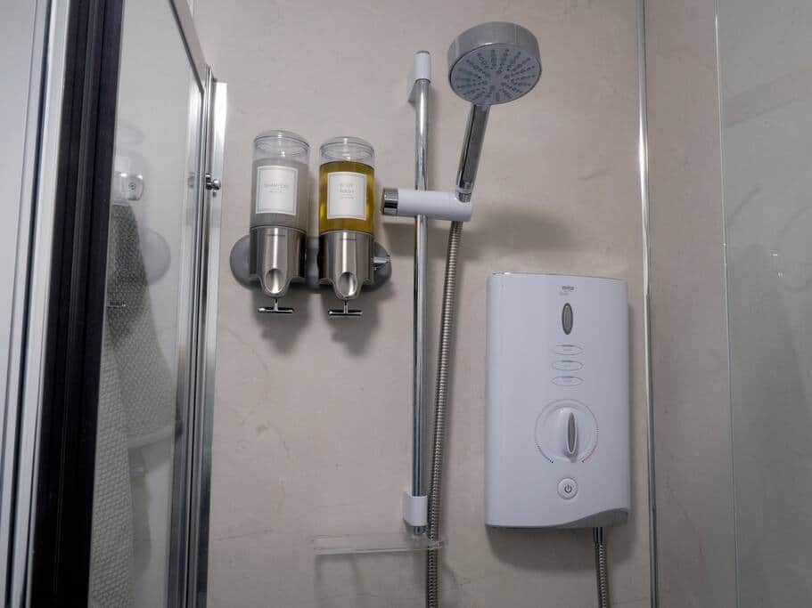 Electric Shower with Airboost