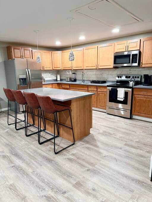 4 bar stools 