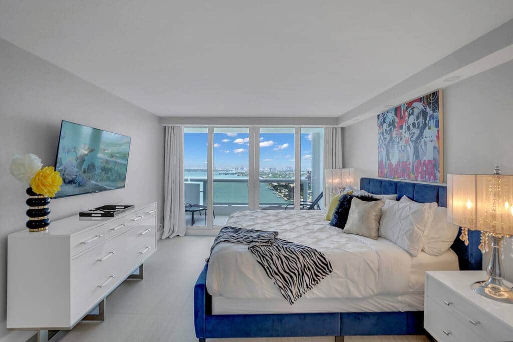 Master bedroom, king bed, private office, balcony access, Roku tv, private bathroom