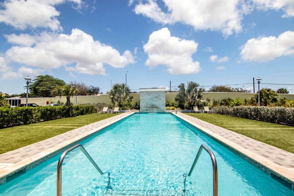 20x5 meter swimming pool. Enough sunbeds available on the artificial grass.