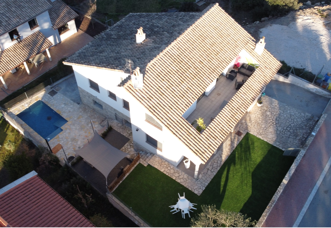 Imagen aérea de Cal Sidru Castellolí para 12 personas