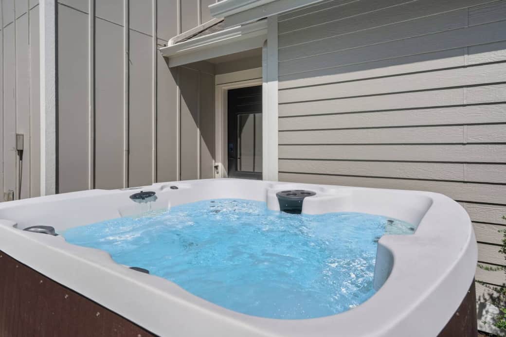 Private hot tub—perfect for relaxing and unwinding after a day out, whether it’s morning coffee or an evening soak.