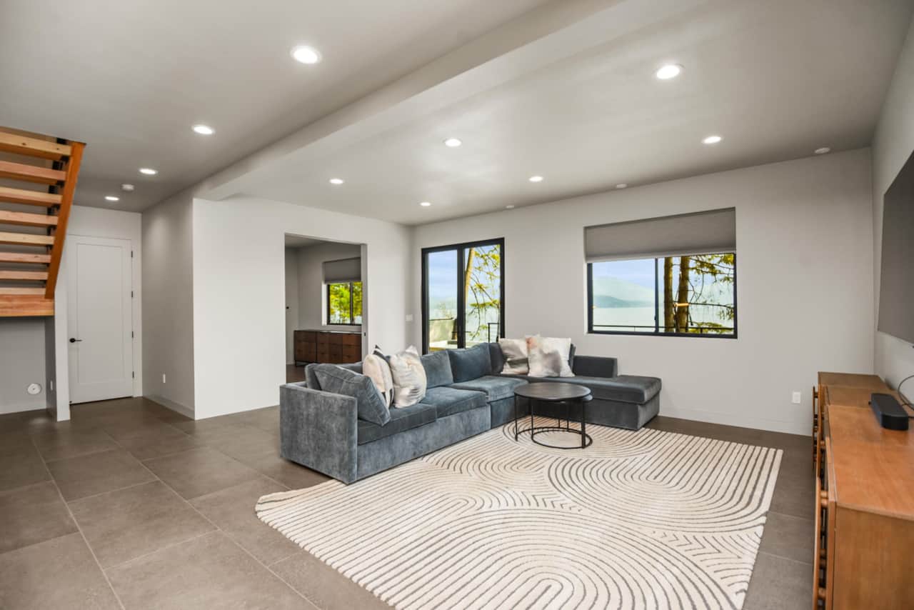 39-web-or-mls-Downstairs-Living-3.jpg