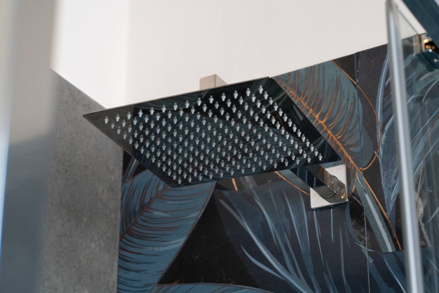 Bagno completo - Particolare soffione a pioggia.