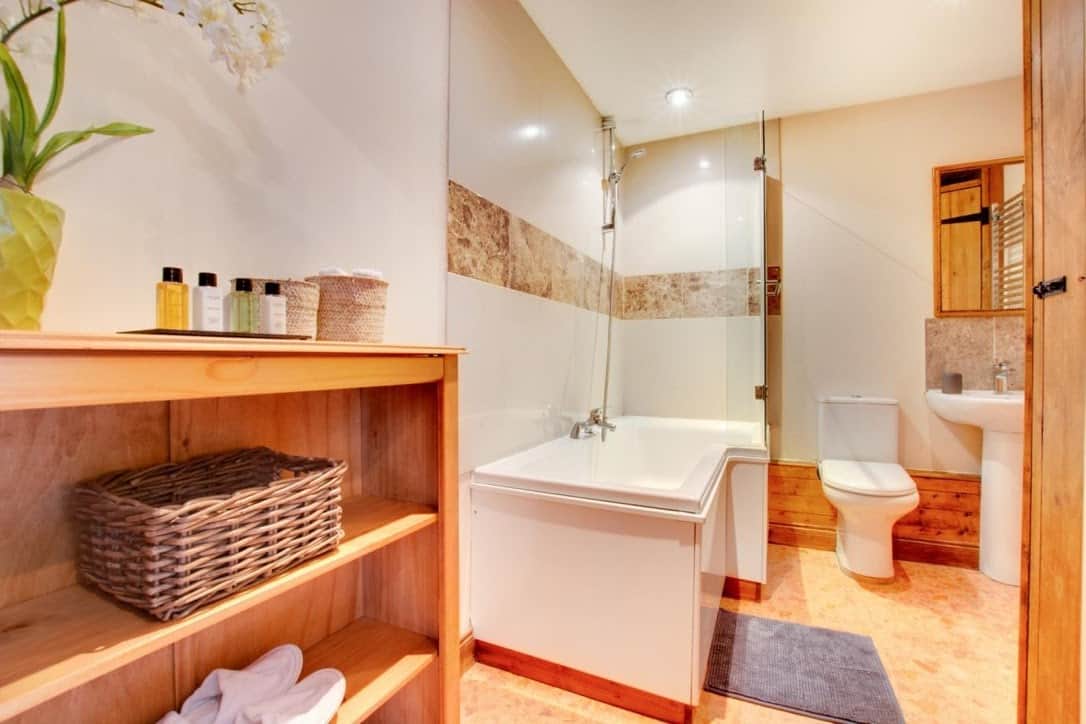 Little Bengate - bathroom