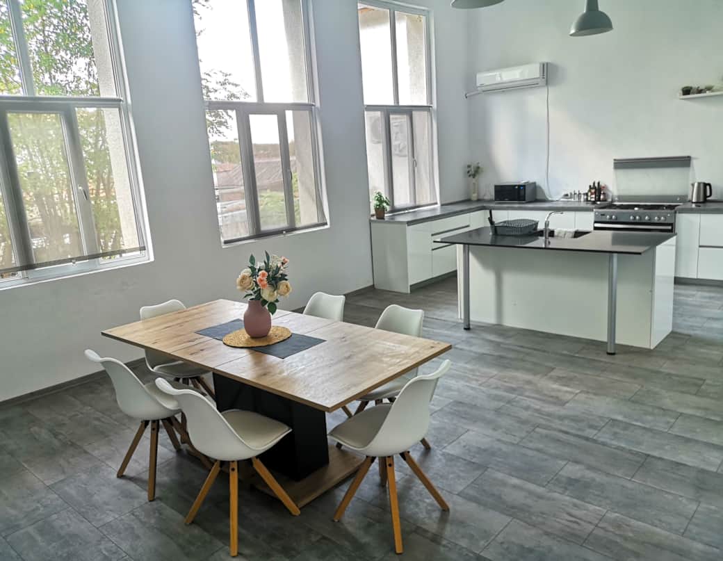 Villa Dining Table & Kitchen