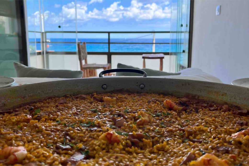 Enjoy your favorite paella facing the sea