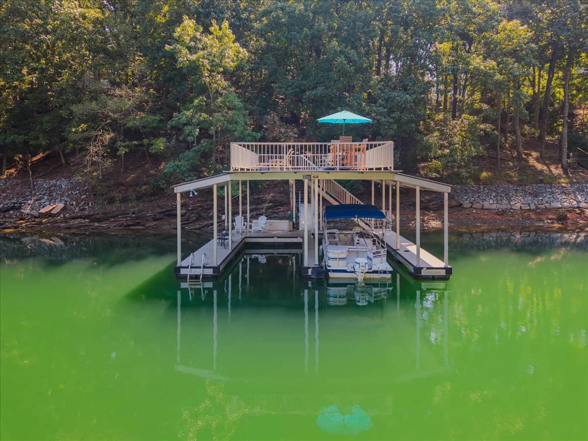 Guests may dock their personal boat in the additional slip. 