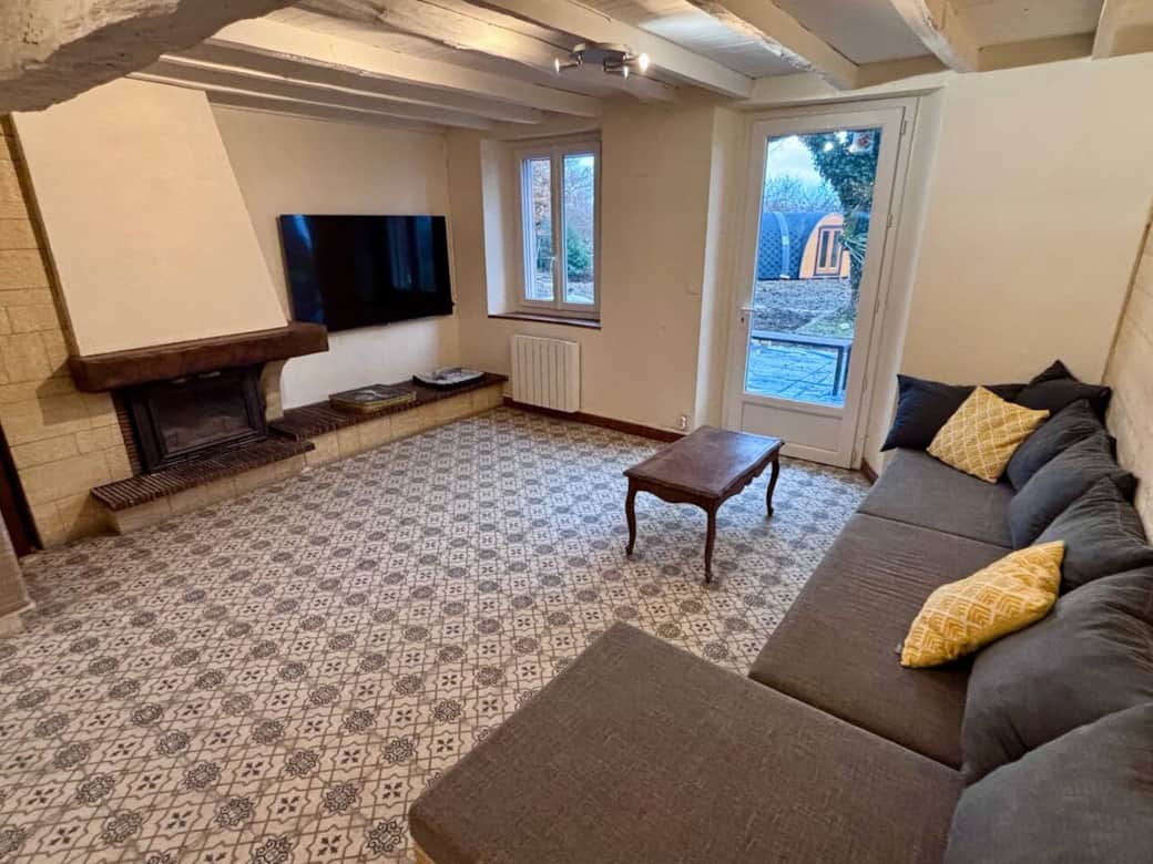 Salon avec baby-foot 