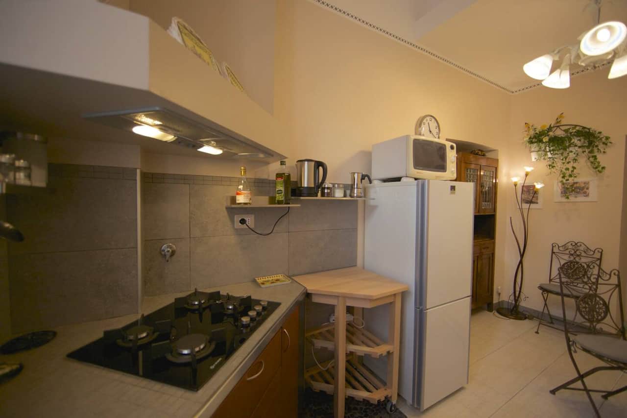 Una cucina completamente attrezzata per preparare colazioni, pranzi leggeri o una cena in compagnia.