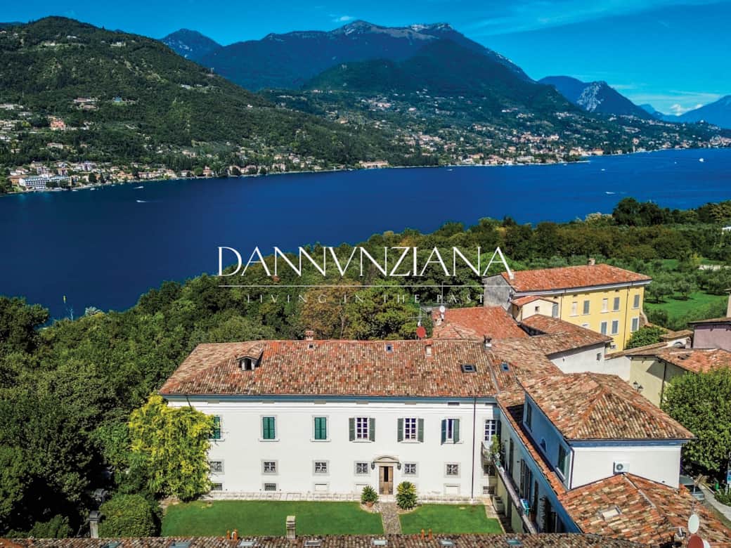 La vista di Palazzo Cominelli sul Lago di Garda