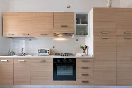 Moderna Cucina completamente attrezzata di tutti gli utensili.