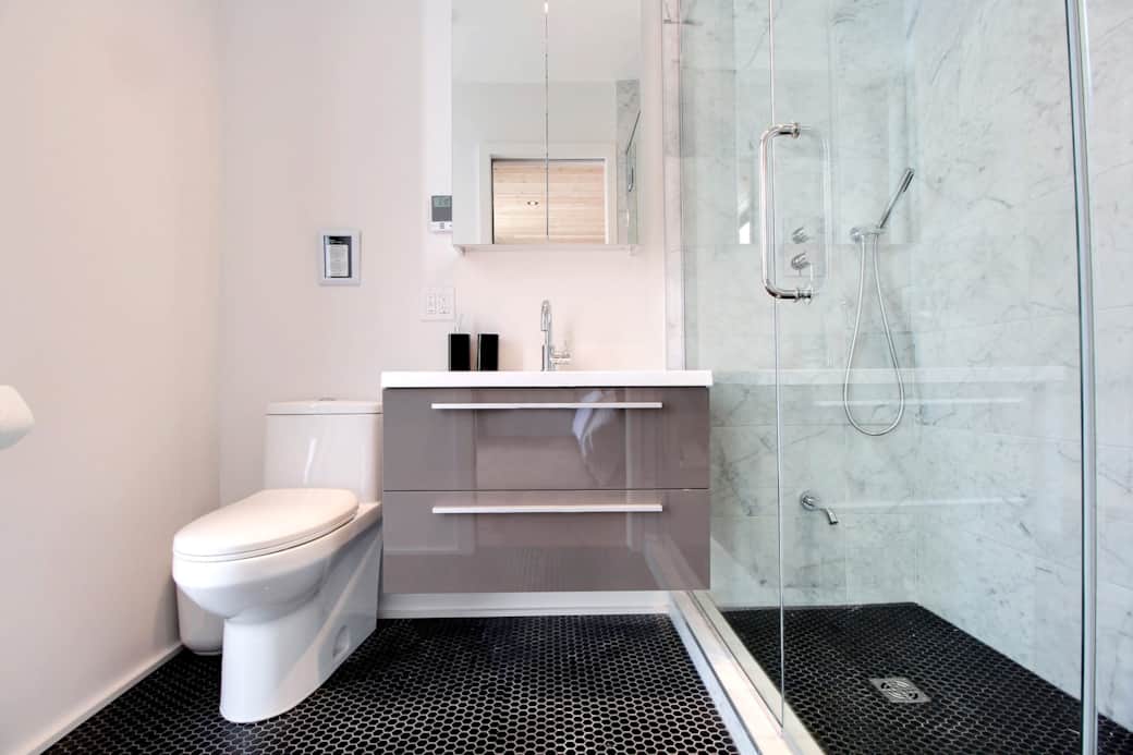 Charlevoix Chalets La Blanche Bathroom Shower 15