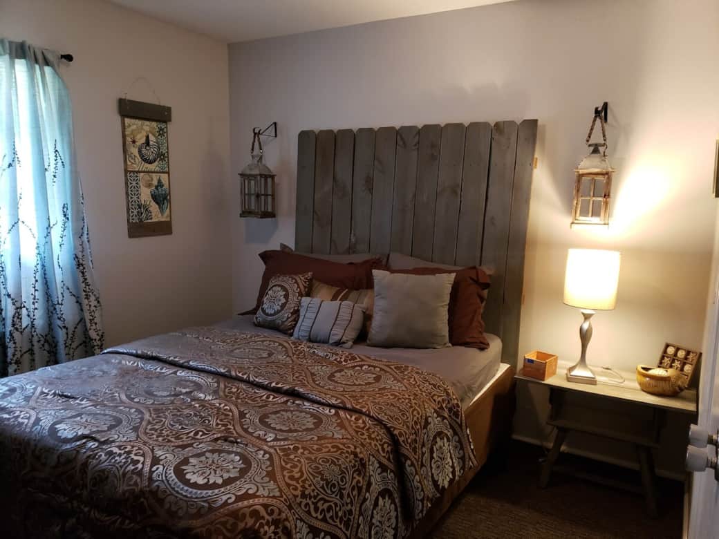 BEDROOM 1
Queen bed, large flat screen tv with a nautical theme & a custom headboard.