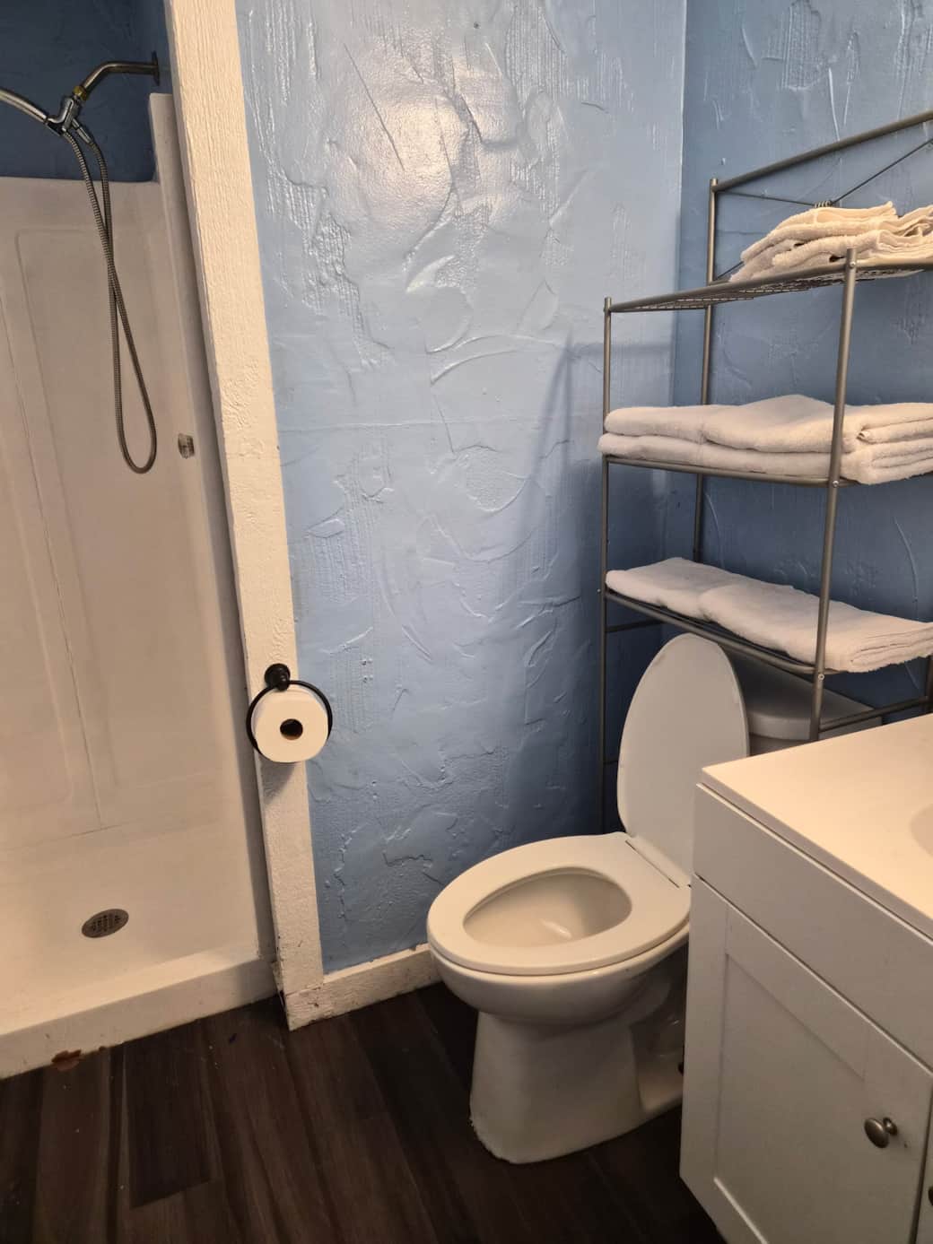 Pool bathroom 