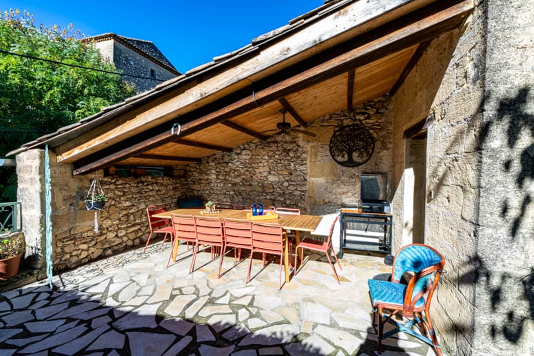 Spacious terrace with view over nature