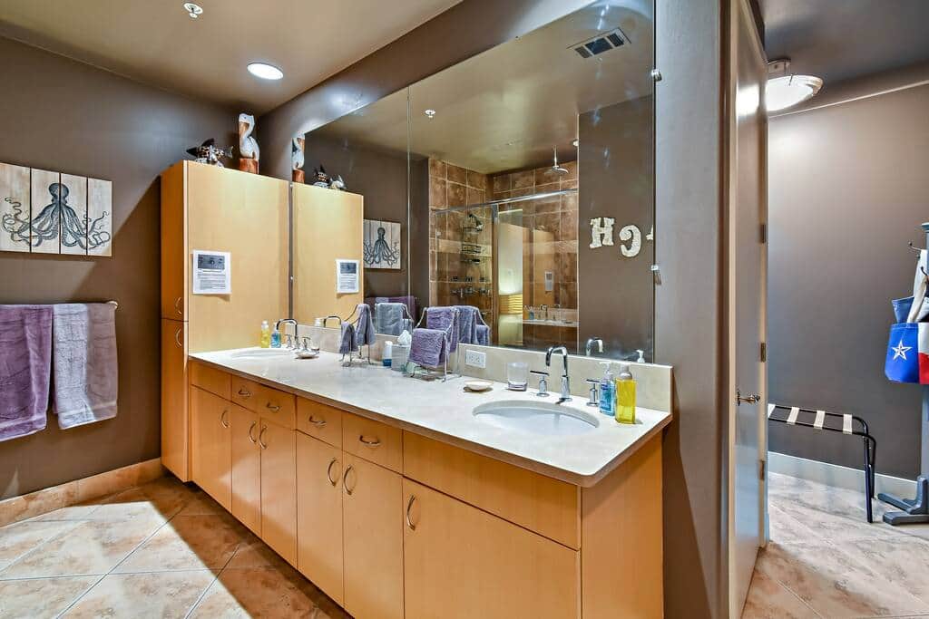 En suite bathroom with walk-in shower