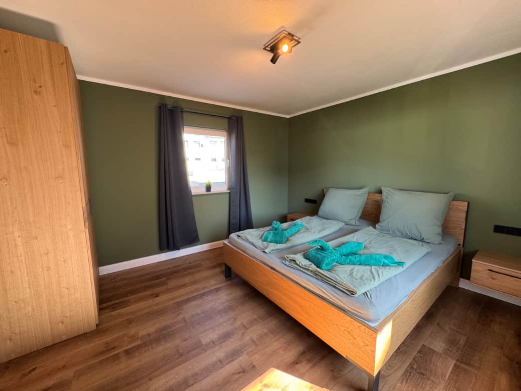 Schlafzimmer 1