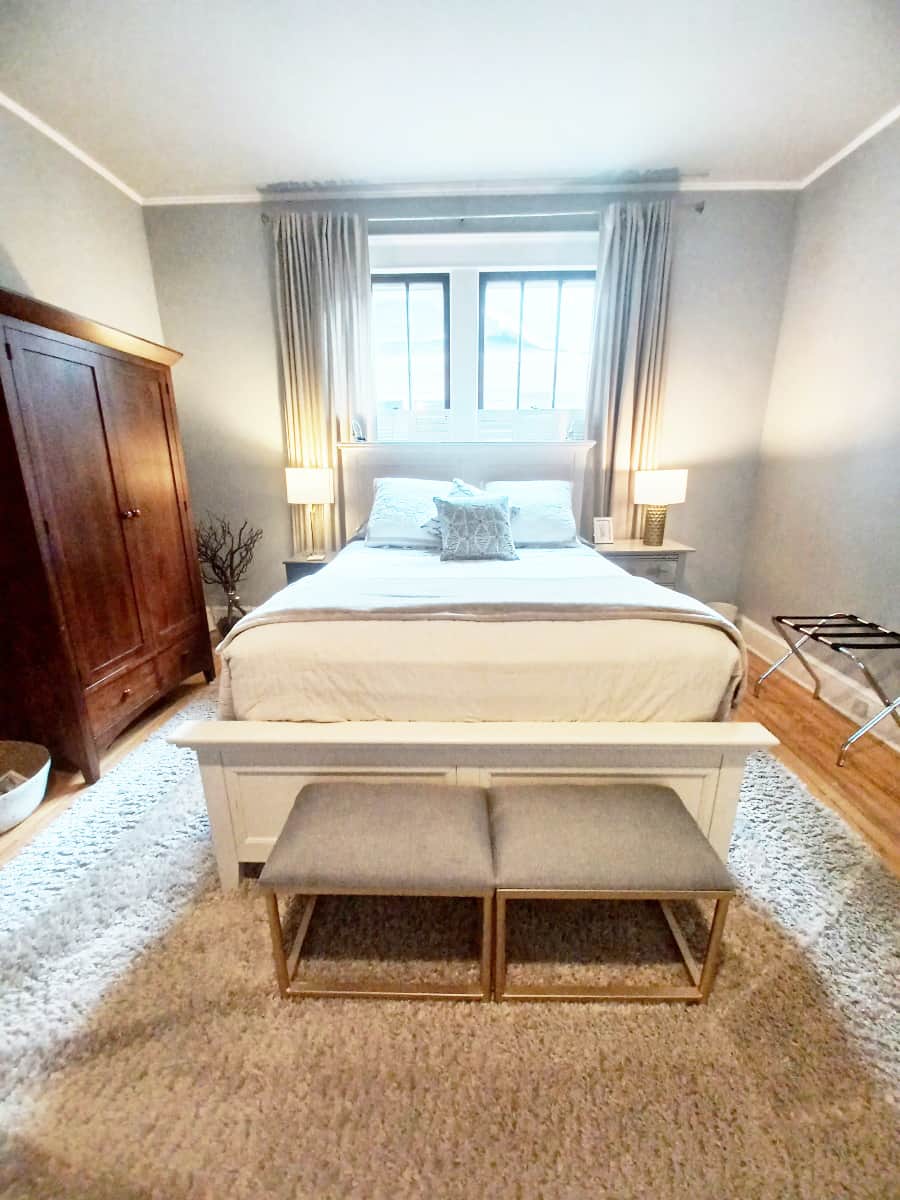 Middle Bedroom (Queen Bed) Middle Bedroom (Queen Bed)