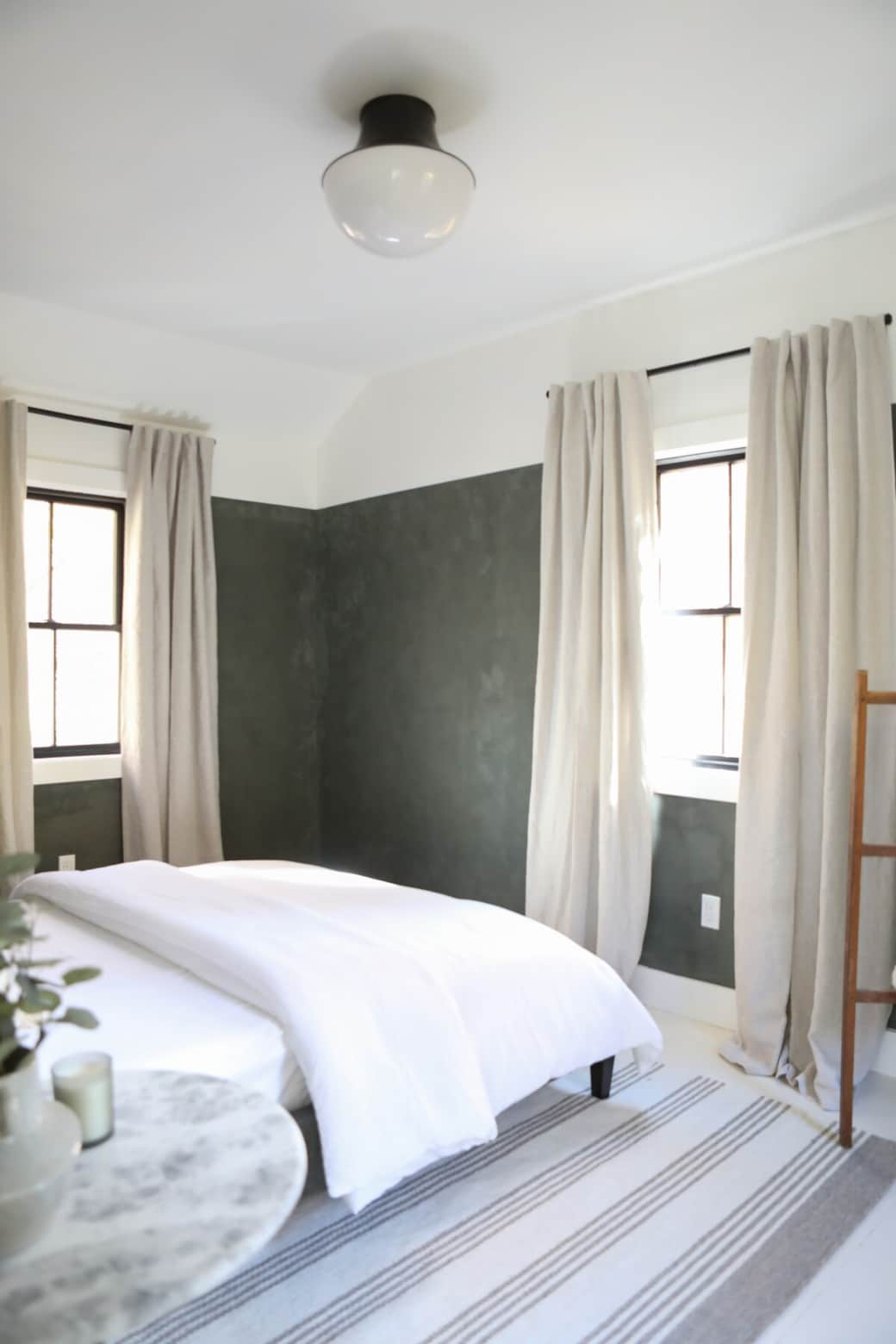Main bedroom, 1 King Bed Main bedroom, 1 King Bed