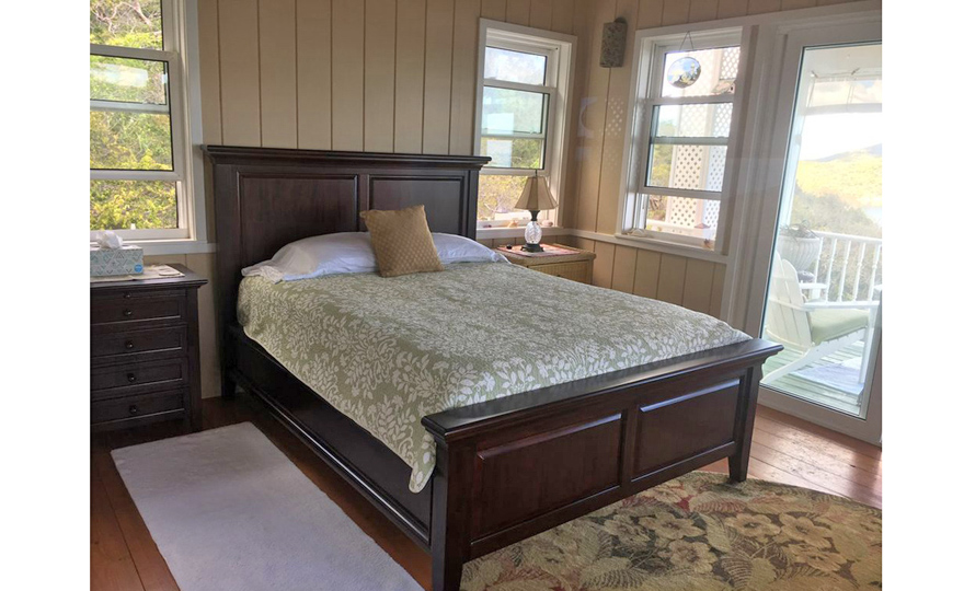 Mahogany Queen bed with heavenly bed pillow top