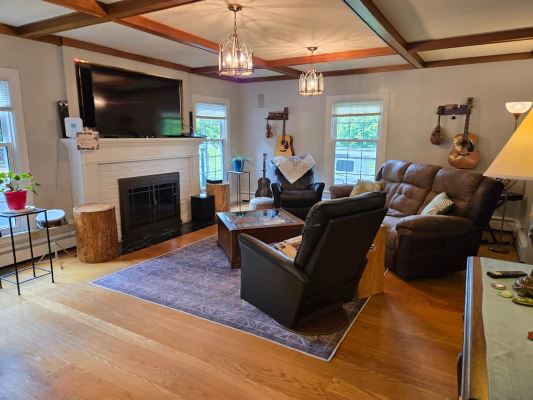 Satellite and streaming entertainment, surround sound speakers Satellite and streaming entertainment, surround sound speakers