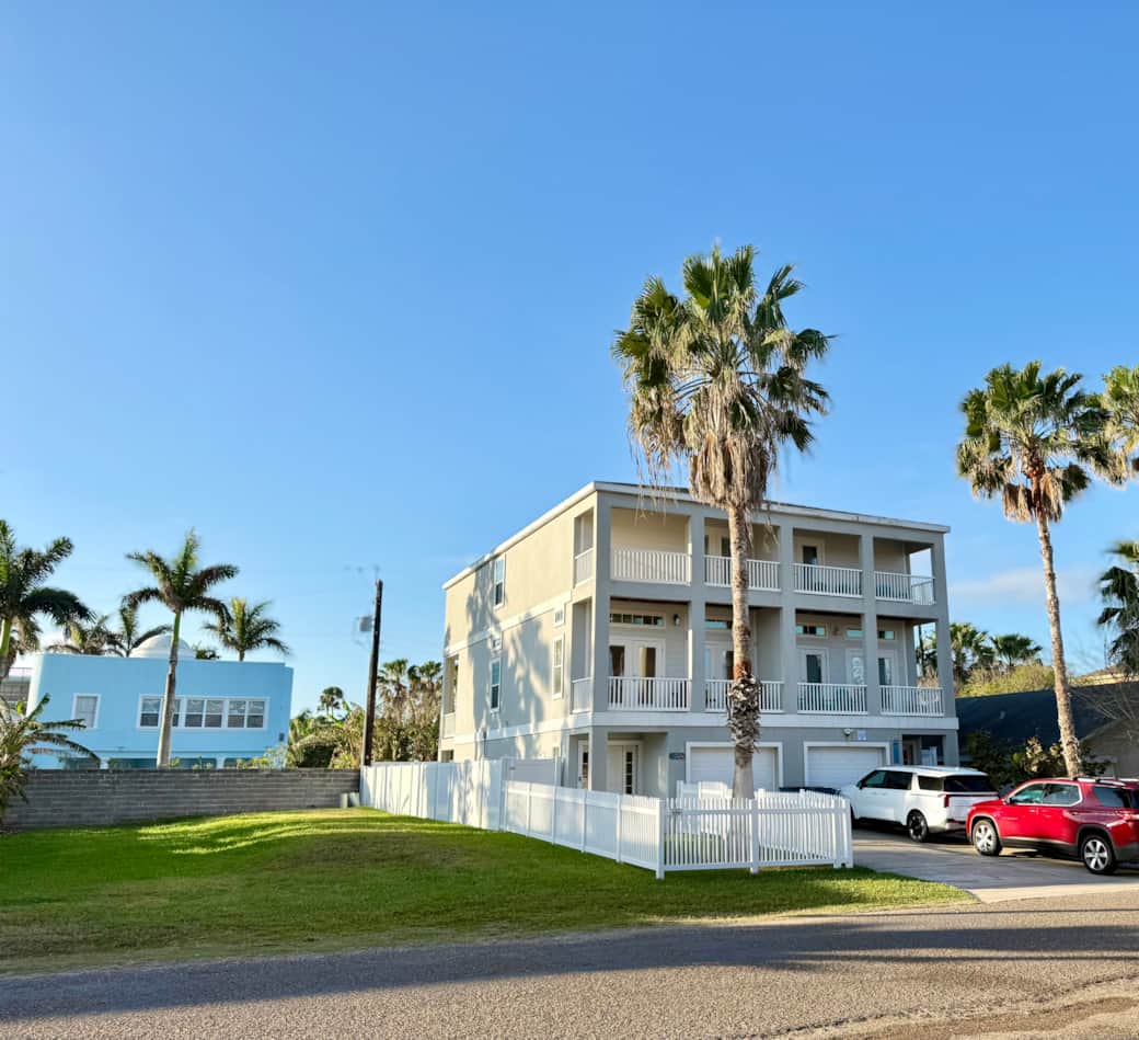 Whole Duplex- Unit B is on the Left Whole Duplex- Unit B is on the Left