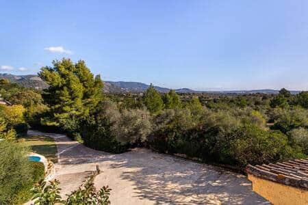 Vistas a la Sierra de Tramontana desde el Dormitorio 2 "Honeymoon". Vistas a la Sierra de Tramontana desde el Dormitorio 2 "Honeymoon".
