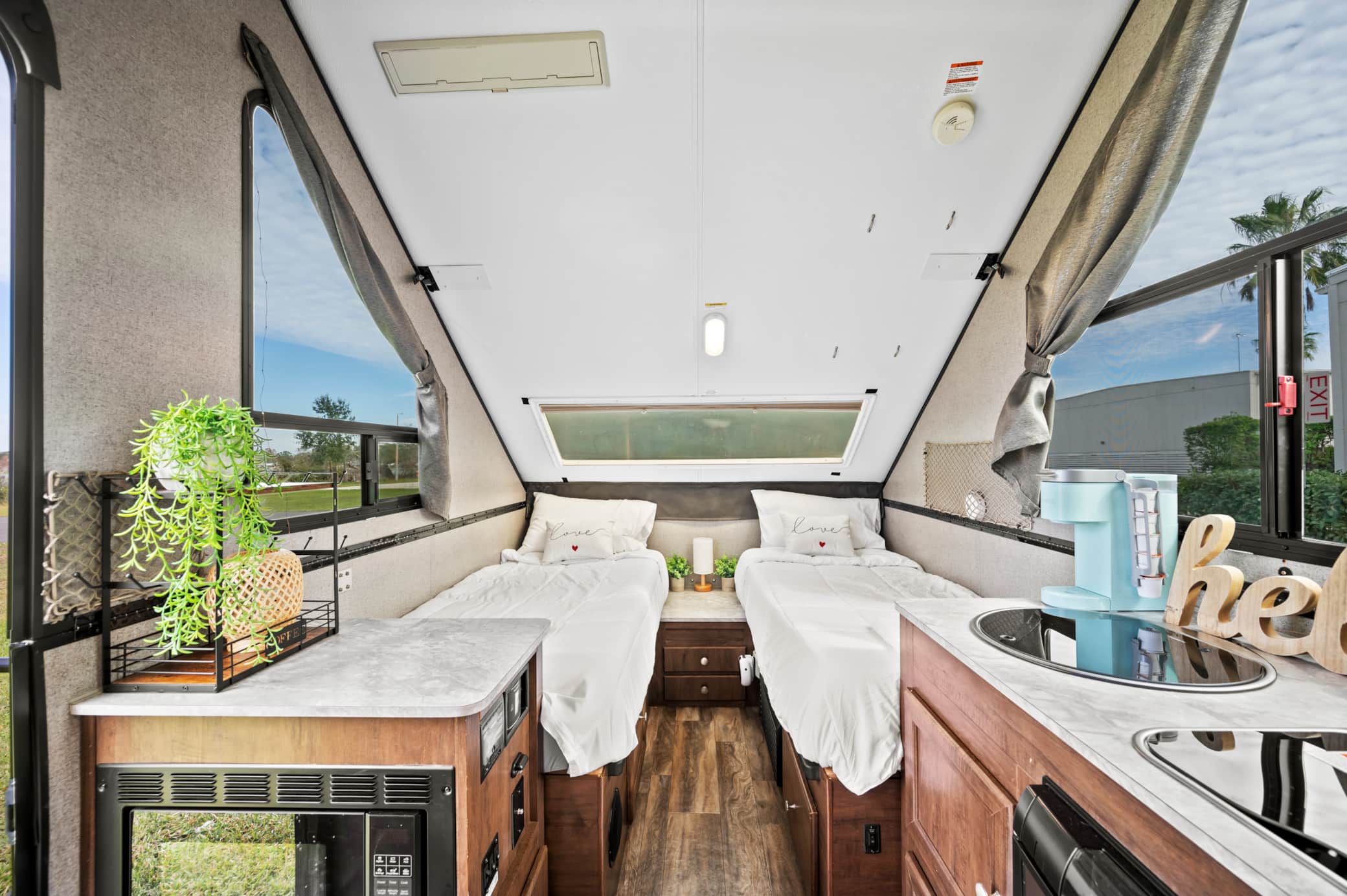 Deluxe Twins Glamper Camper — East Lake-Orient Park — vacation rental