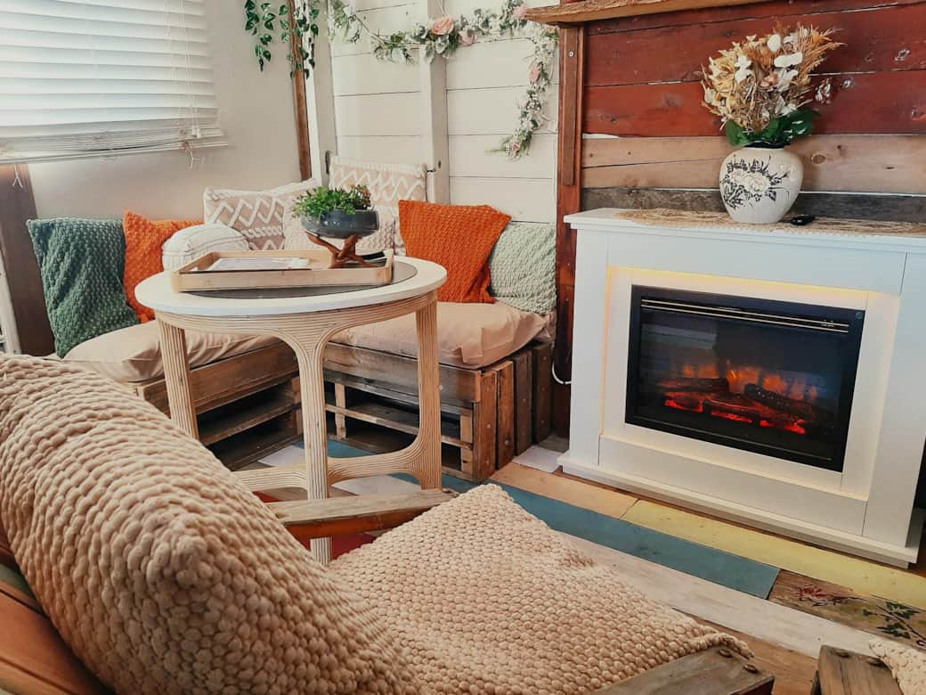 Enjoy the warm of the fireplace on a cold night/morning Enjoy the warm of the fireplace on a cold night/morning