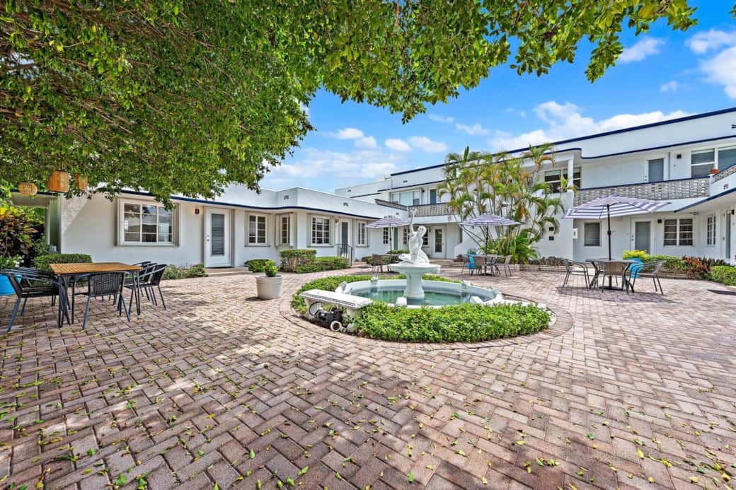 Courtyard & Fountain 