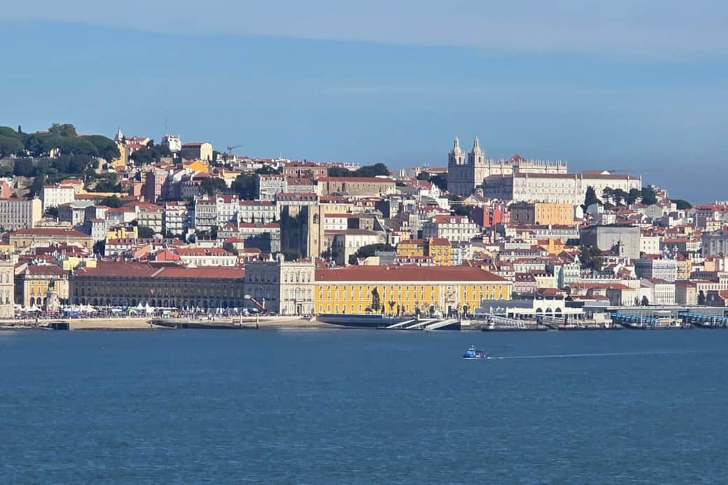 A clear view of the Lisbon skyline from your balcony, including the São Jorge Castle and Praça do Comércio